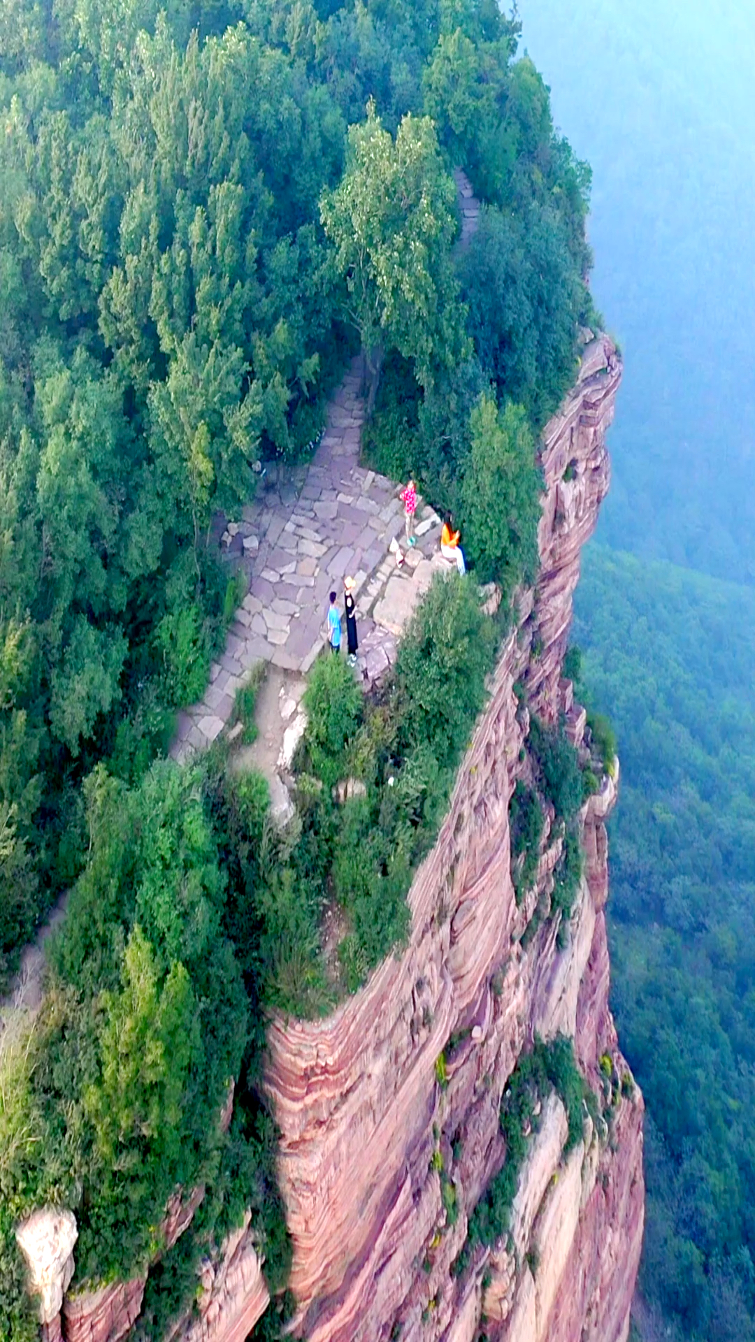 太行山九女峰景点驴友户外的天堂脚下就是万丈深渊你敢体验吗