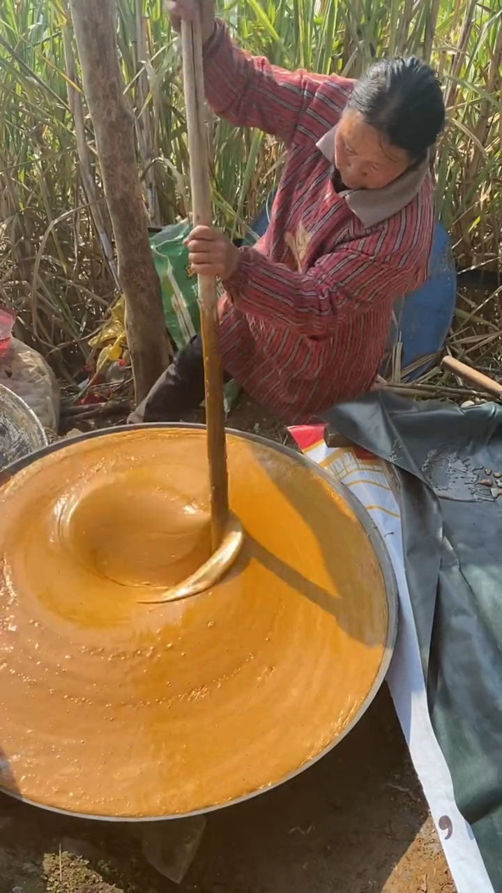 用一分钟视频带你们看看从甘蔗做成红糖的过程