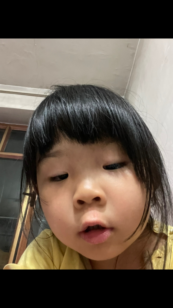 家有萌宝#她的自拍,好丑