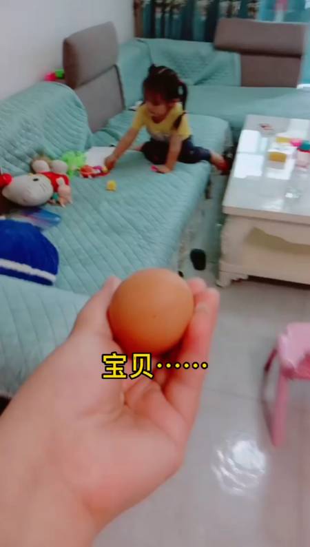 婆婆刚给的鸡蛋,块出小鸡了.