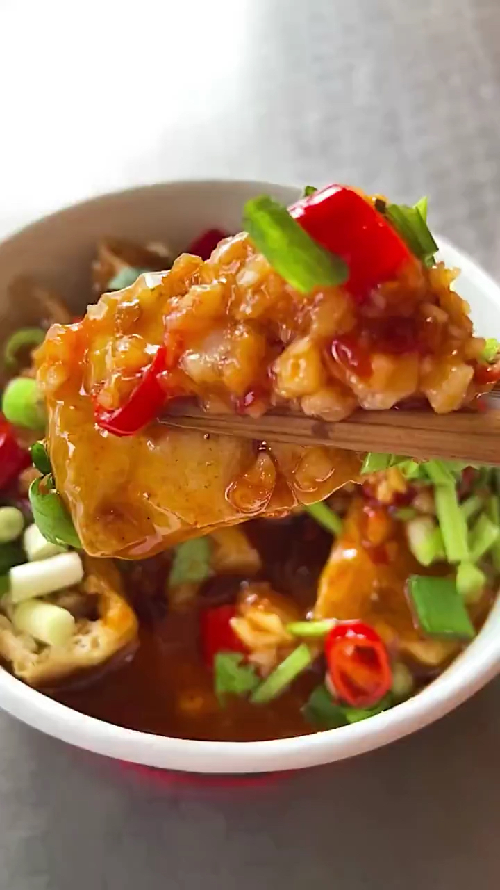 美食看中国#老式浇汁臭豆腐,永远不过时,赶紧加入学习吧!