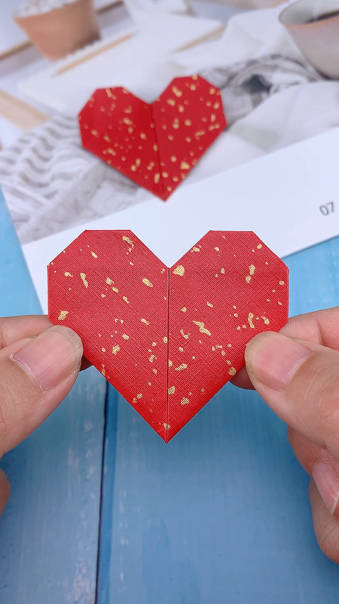 #手工折纸#5秒教你折爱心,一看就会-度小视