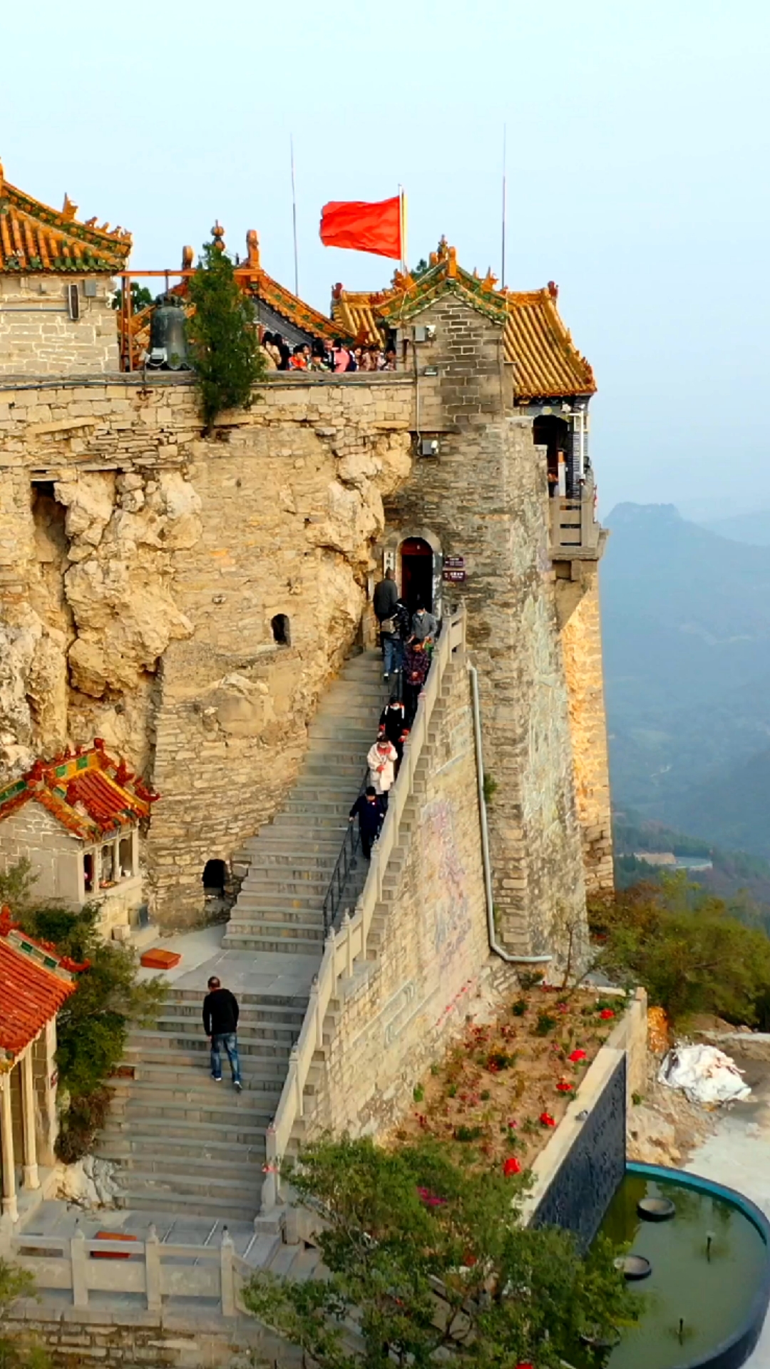 河南柏尖山的千年道观叶也红错过了又是一年关键免费车辆可直达山顶