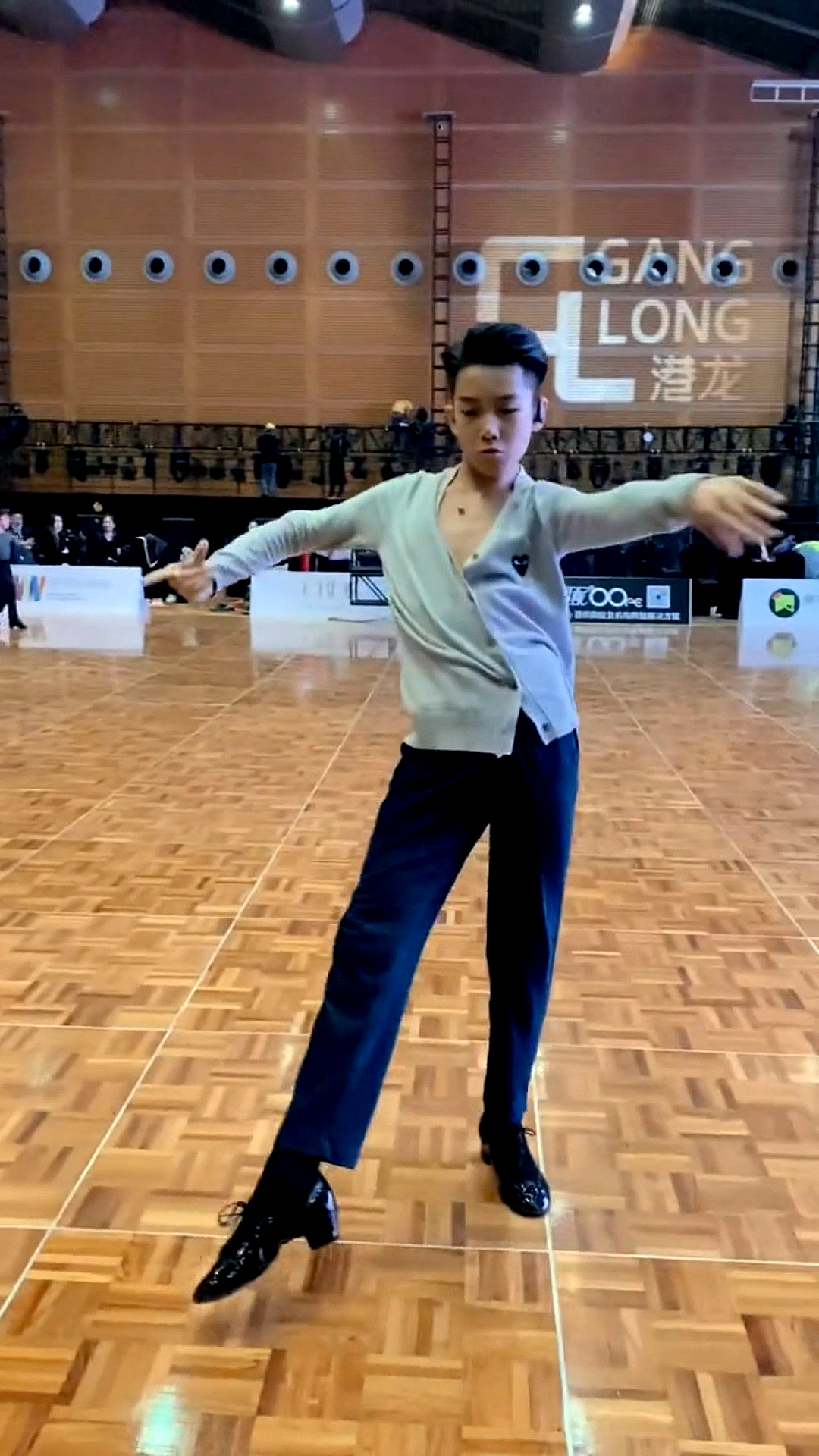 拉丁舞#王崇墨,台下的逗比,台上的小绅士,不变