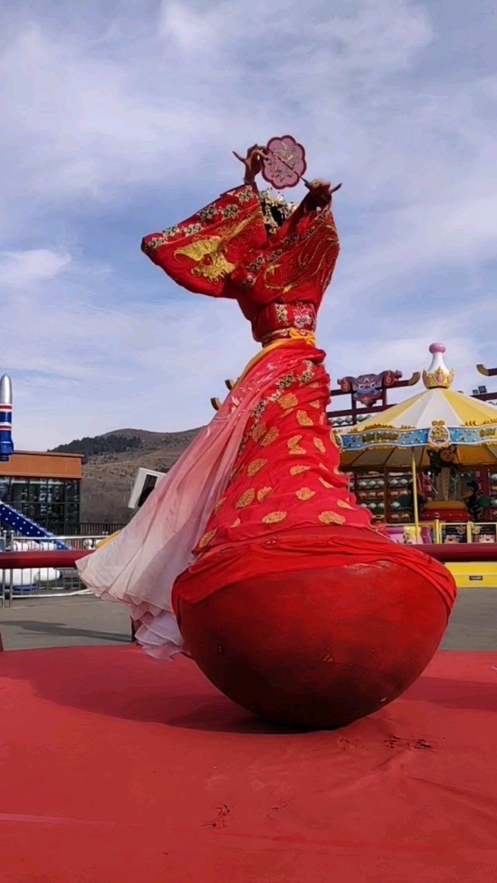 青州不夜城不倒翁小姐姐