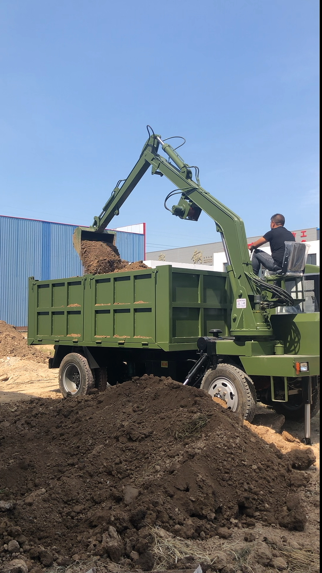 全民小视频偷沙挖沙神器,四不像随车挖