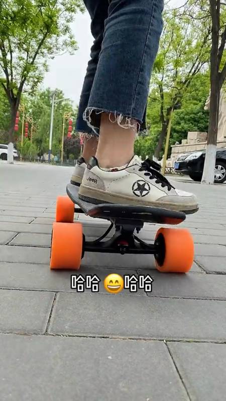 柯南同款电动滑板,是不是你儿时的梦想?-度小视