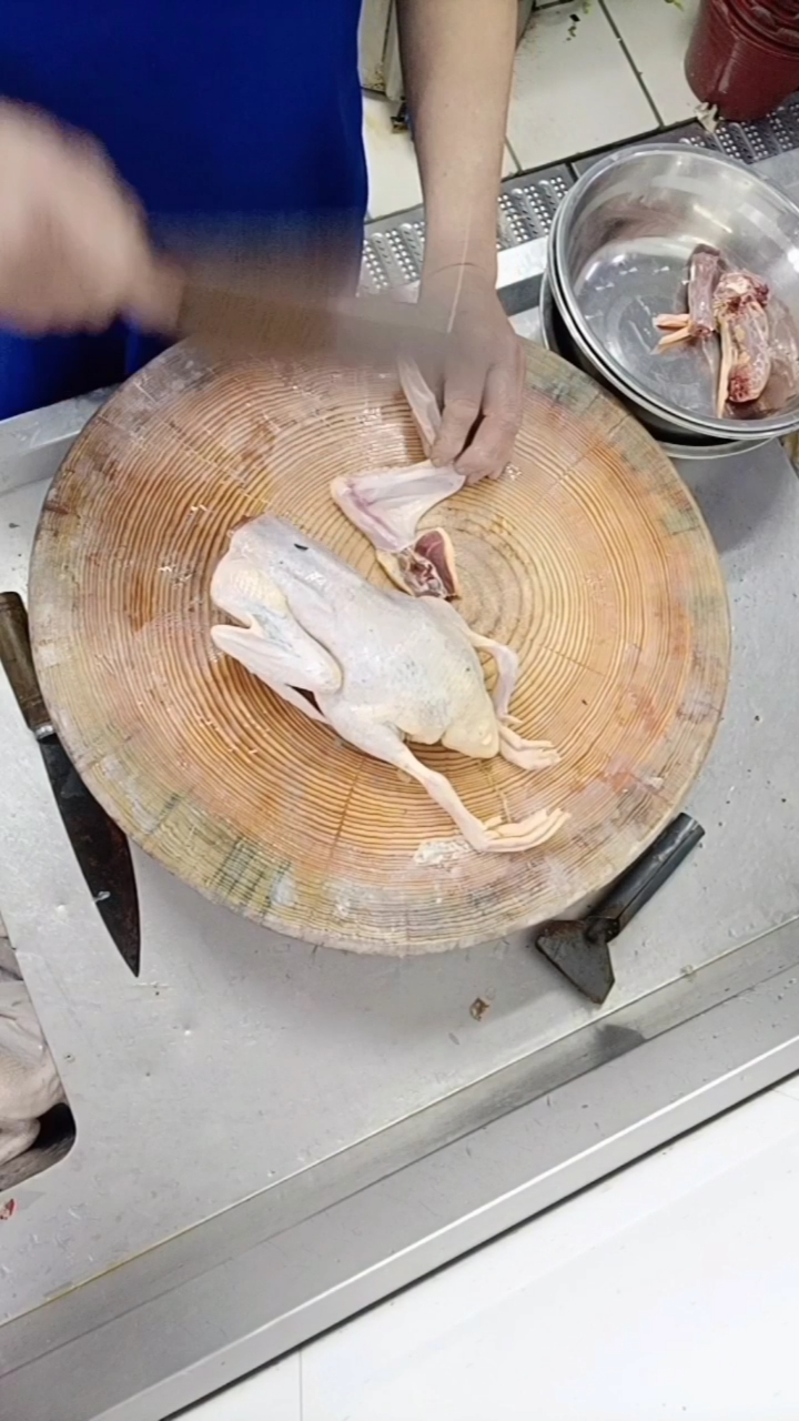剁鸭子刀法厉害了.