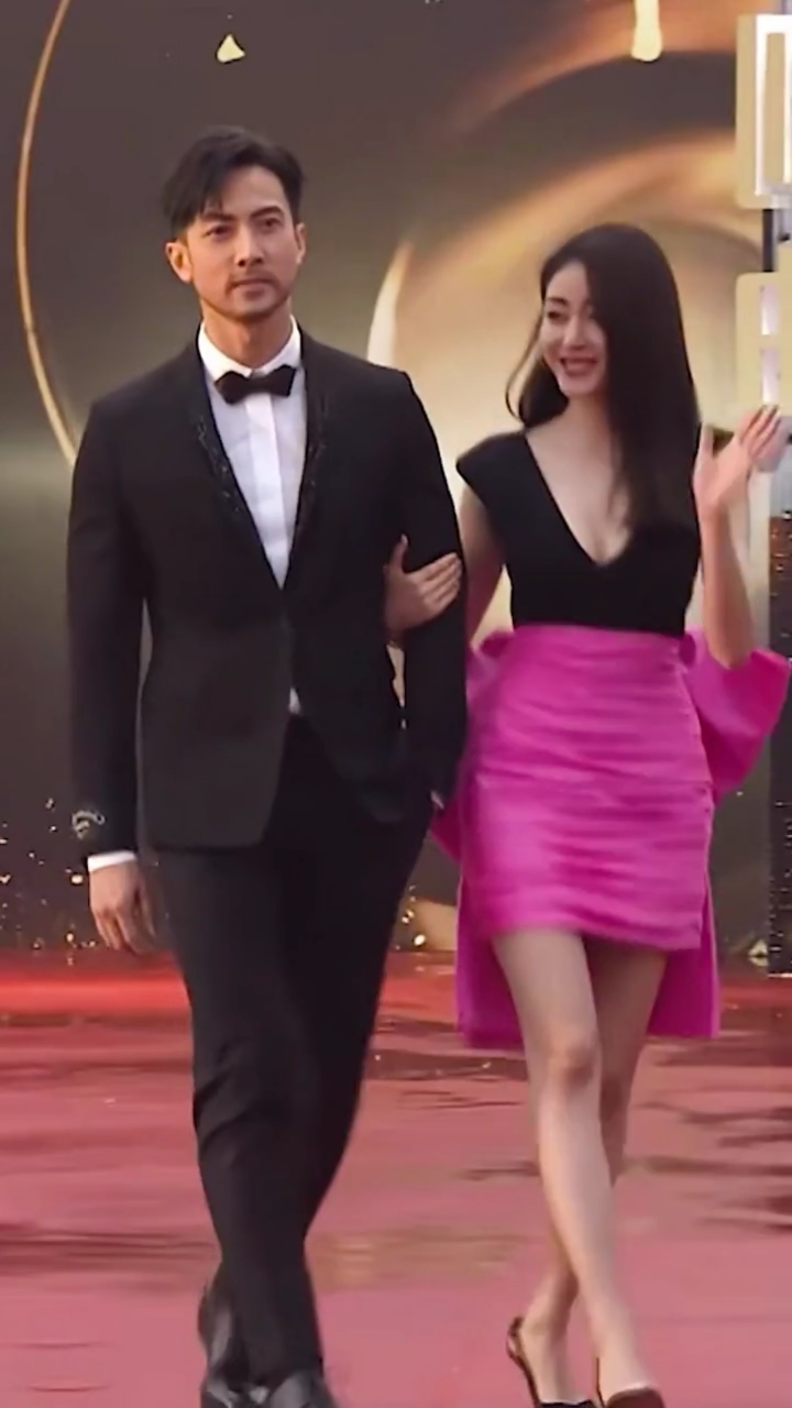 这次跟#张天爱一起走红毯