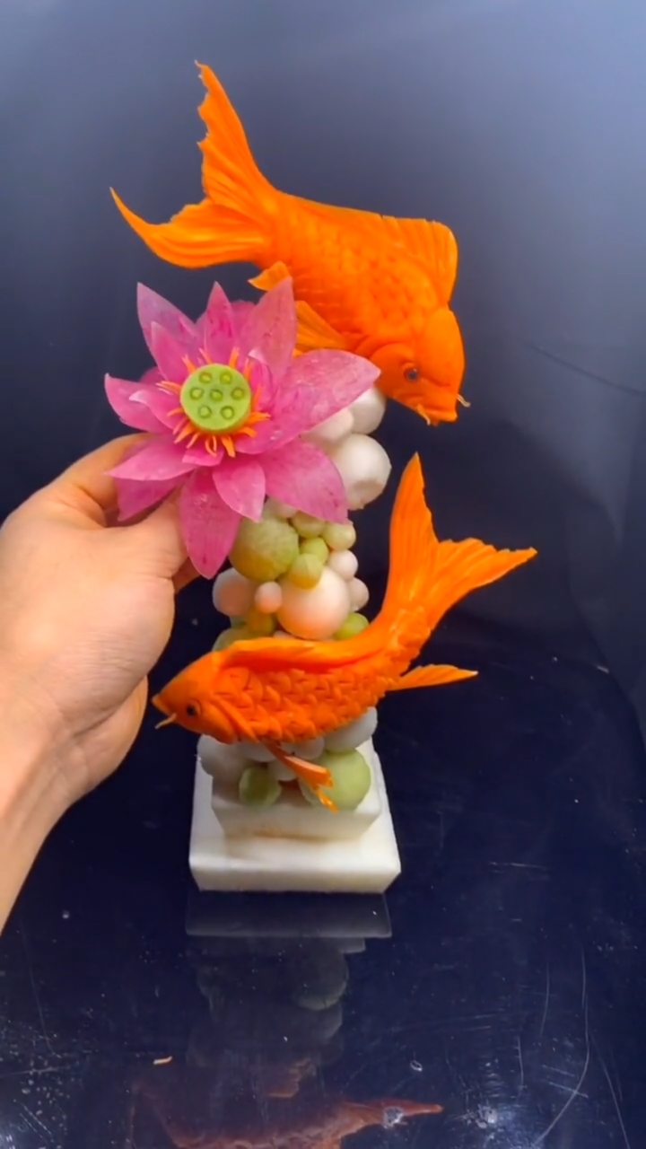 红萝卜雕刻鲤鱼教学.价值千万教学手艺.分享给大家.七星级酒店教程.