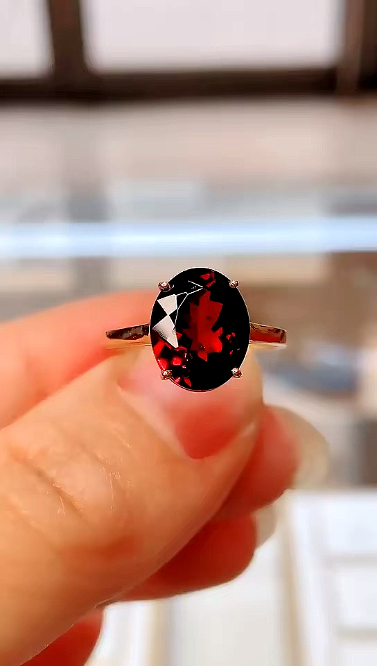 18k金镶嵌天然石榴石戒面9×11,5克拉净版,款式简单大气[玫瑰]