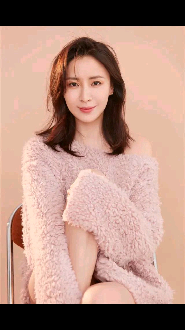 圣诞麋鹿来送礼#李悦溪时尚大片上线,风格多变展现别样魅力