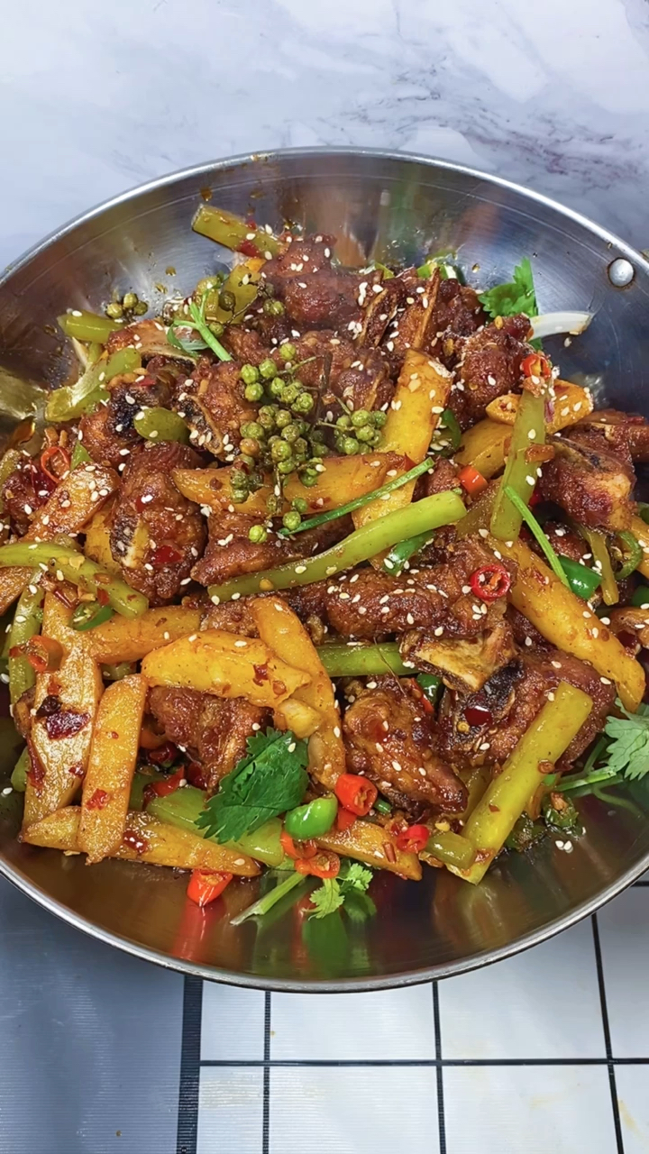 干锅排骨#在家做一道这样的干锅排骨你老婆都夸你是大厨