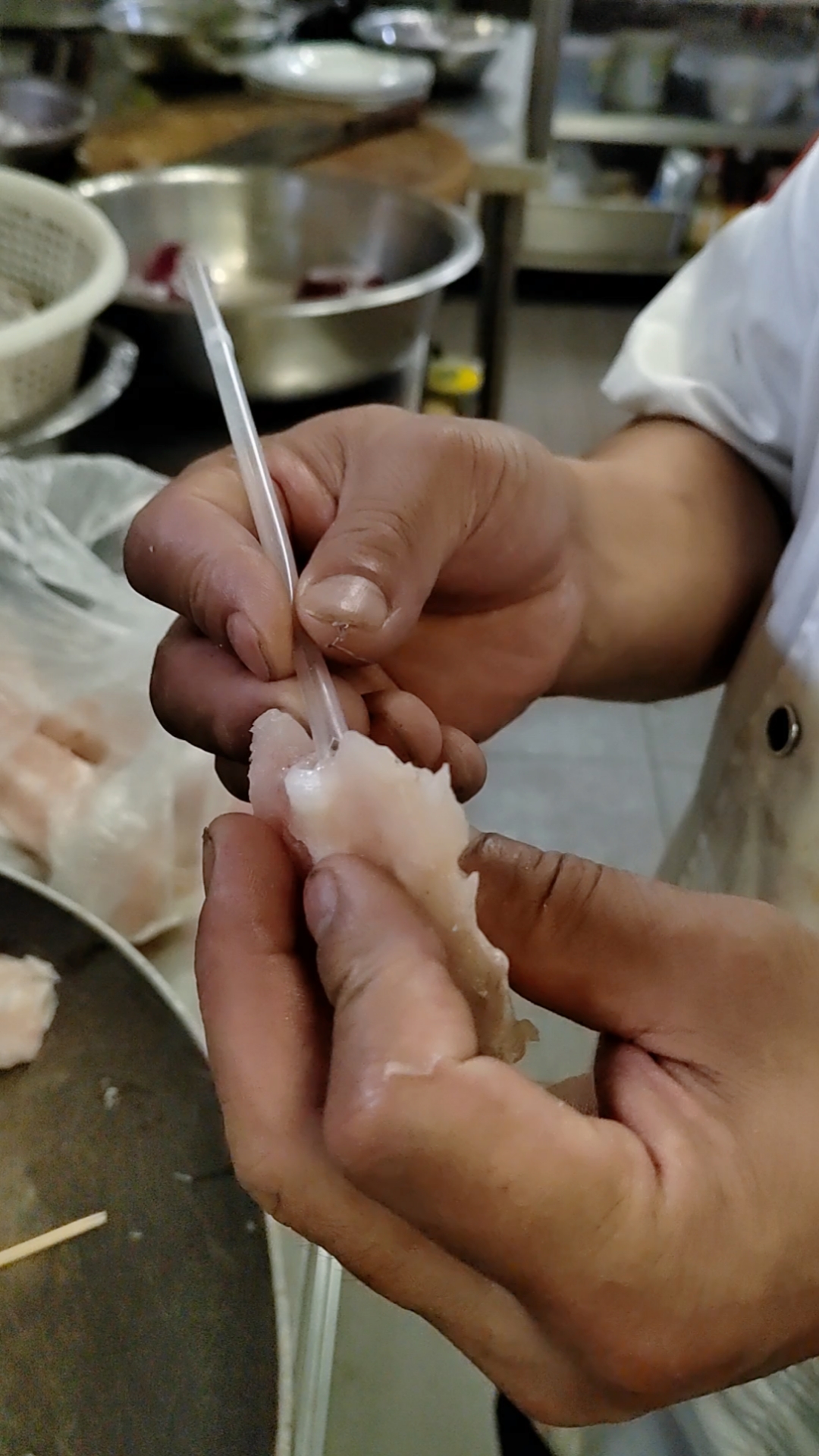 鱼骨髓刺身,一般人享受不了-度小视