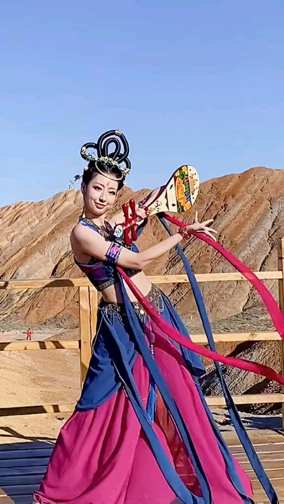 敦煌飞天舞者听说最近甘肃游客爆火是真的吗