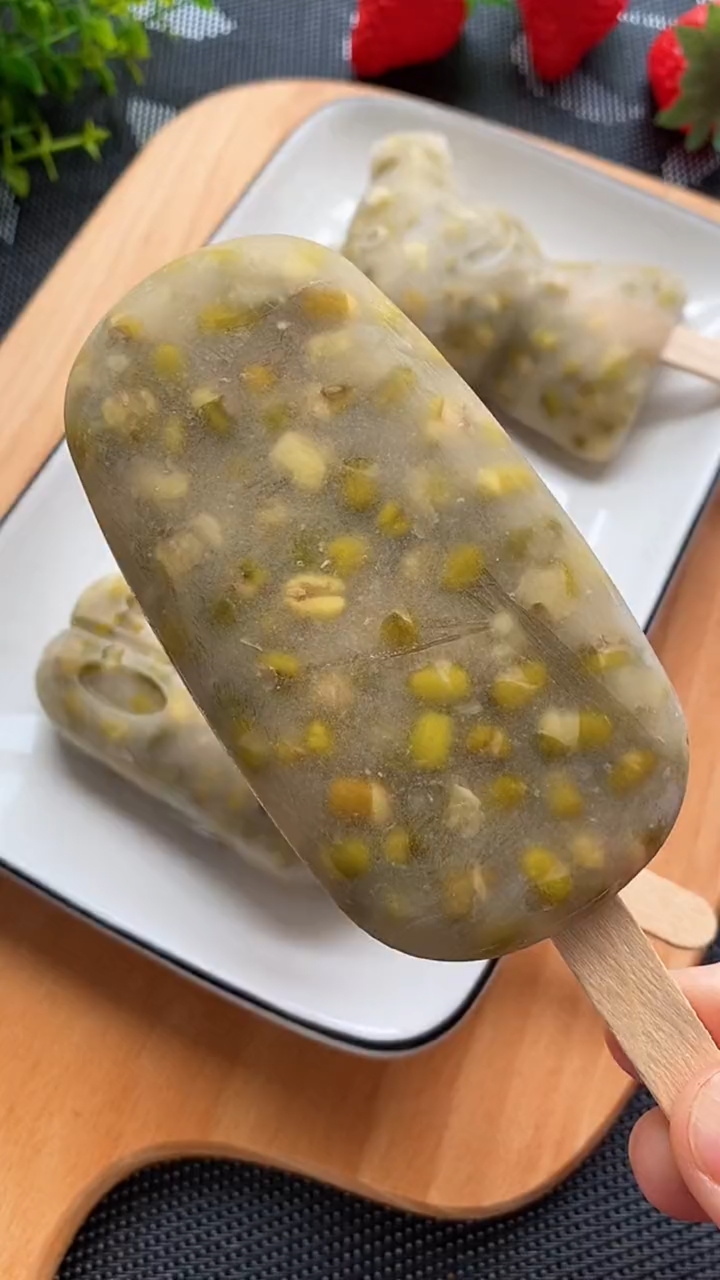 8菜美食教程#教你怎样做绿豆冰棍