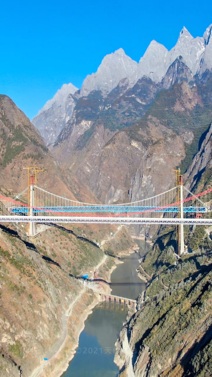 世界最大跨径独塔悬索桥,虎跳峡金沙江特大桥,横跨玉龙雪山与哈巴雪山