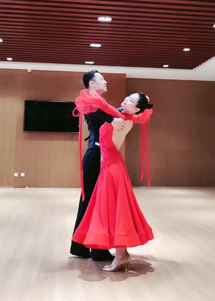国标交谊舞:华尔兹新造型组合.-全民小视频