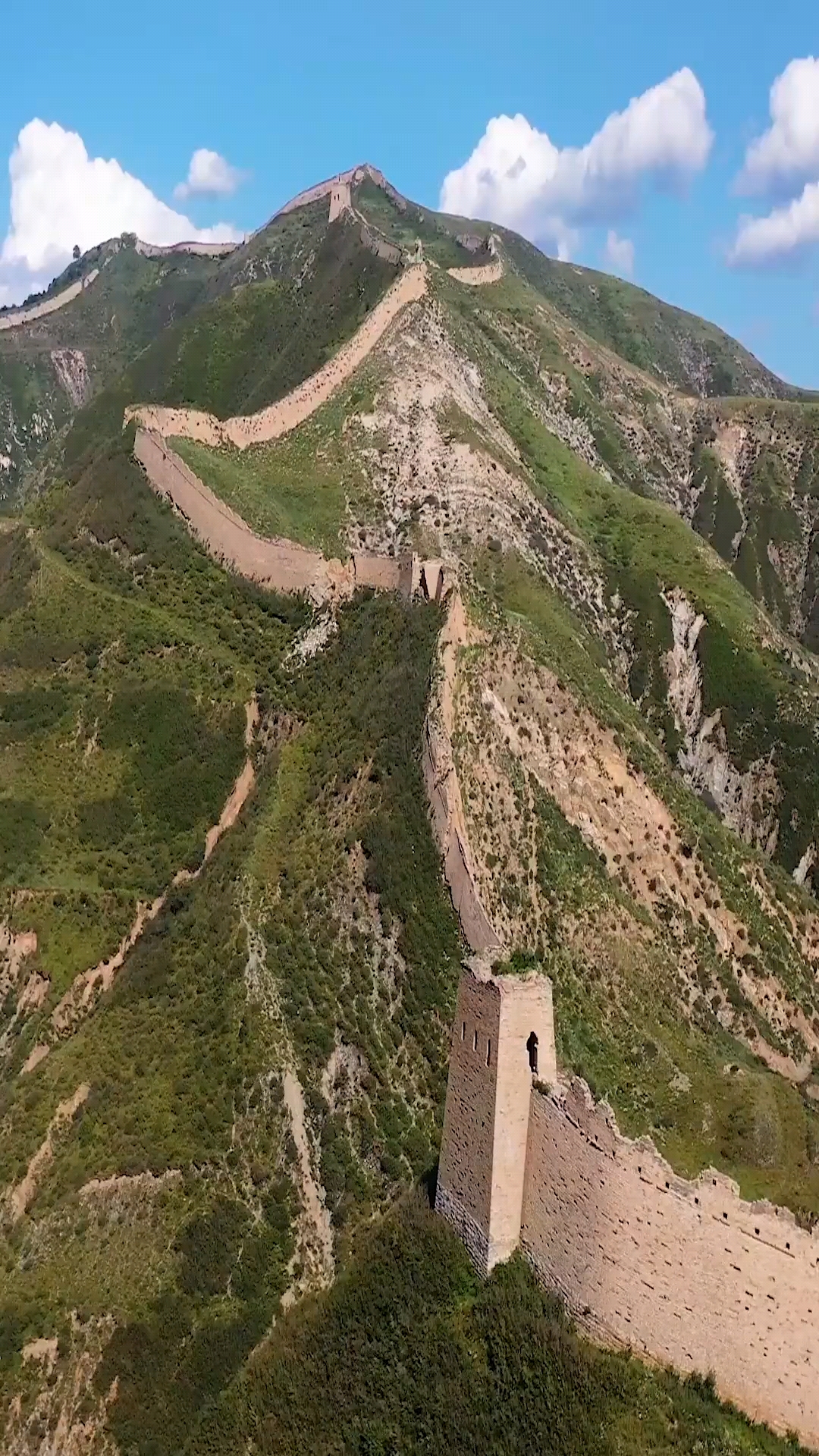 雁门关的白草口长城,著名的锯齿单边长城,是山西屈指可数的包砖长城