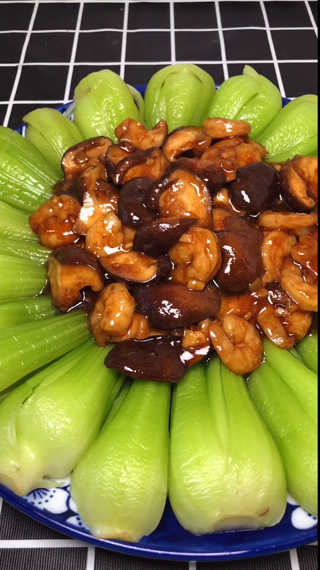 自制美食香菇虾仁油菜这样做漂亮又好吃你也试试吧