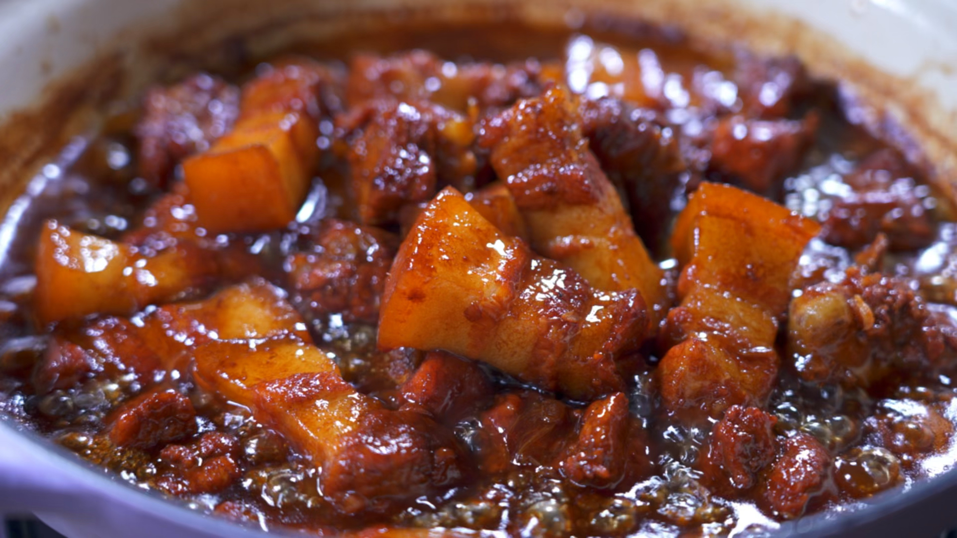 家乡特色美食#排骨烧五花肉