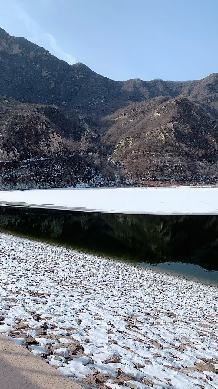 过好冬天#白羊沟水库水面冻冰了