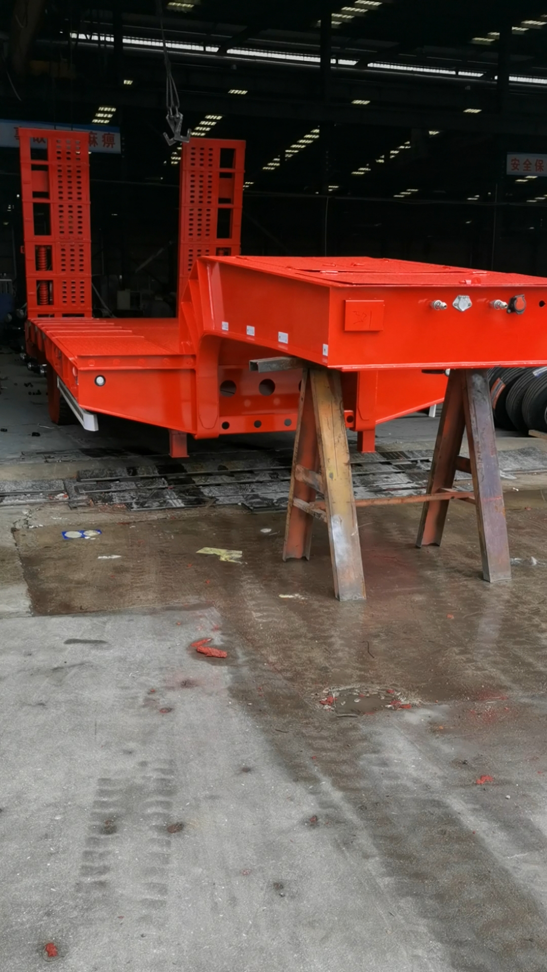 钩机板半挂车13米拉50吨钩机板运输车