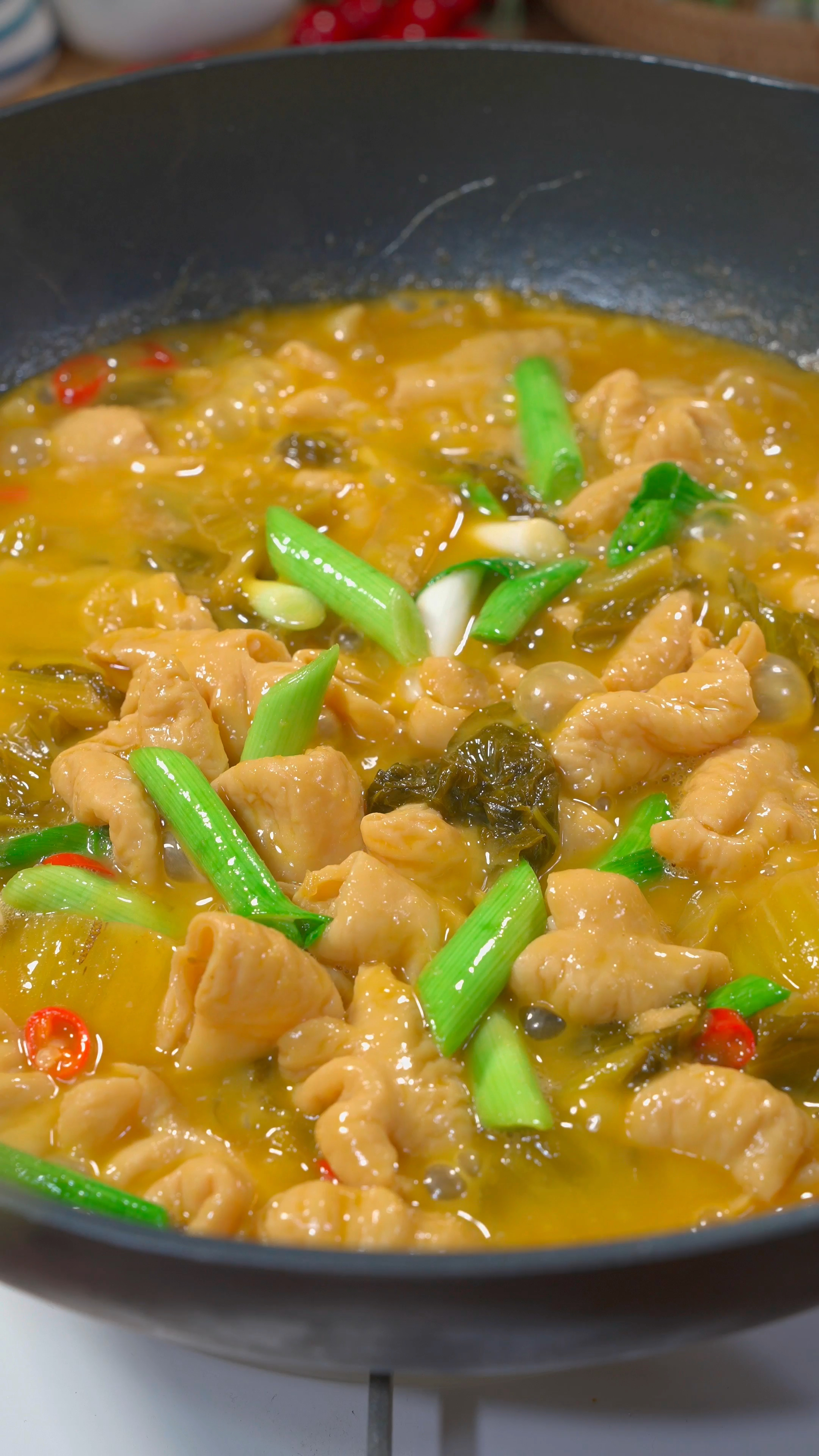 这样做的金汤肥肠,酸爽开胃,臭香臭香的,真的很不错~-度小视