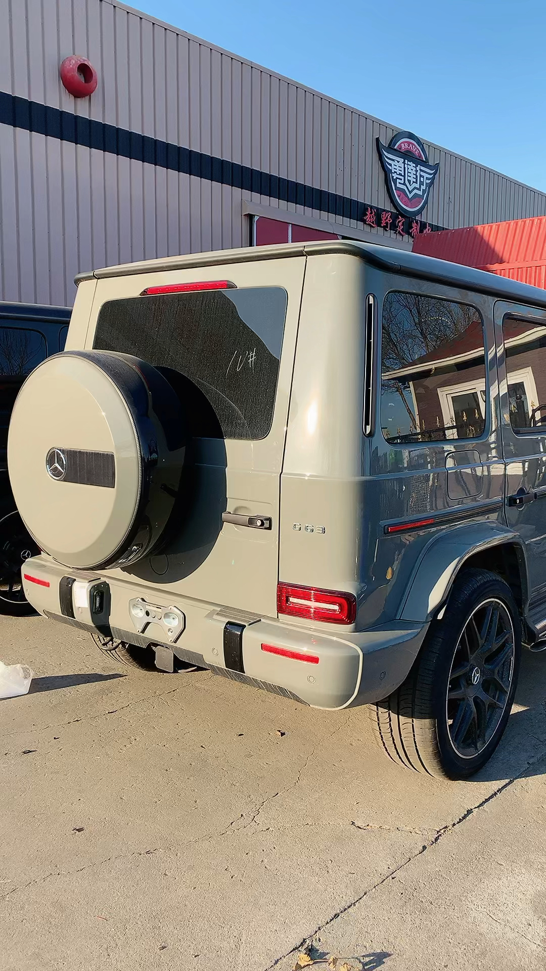 奔驰大g#21款奔驰g63水泥灰顶配国六版