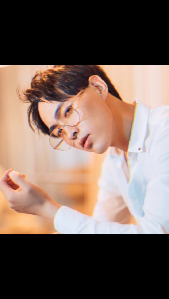 白那日苏#从阳光小哥哥变到硬汉小生,演员白那日苏的反差感,是不室膊