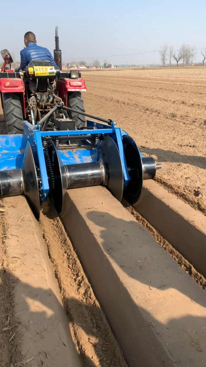 起垄机#新款大葱大姜草莓胡萝卜开沟起垄机