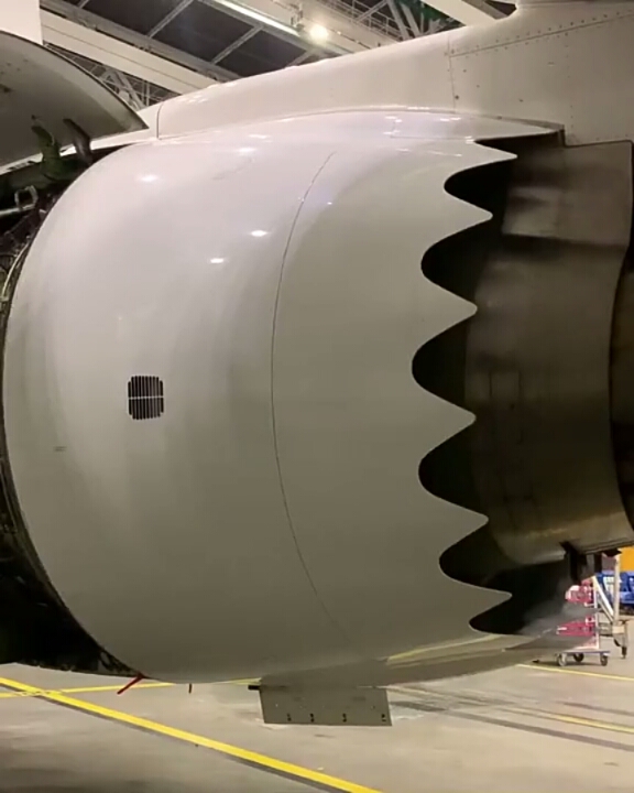 飞机维护,波音787发动机反推工作测试
