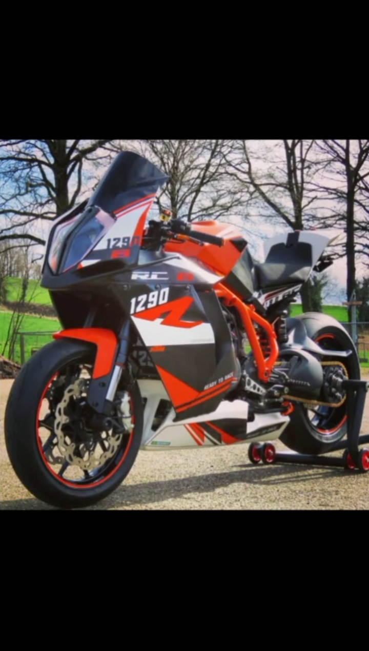 ktm1290街车与仿赛你选哪个?