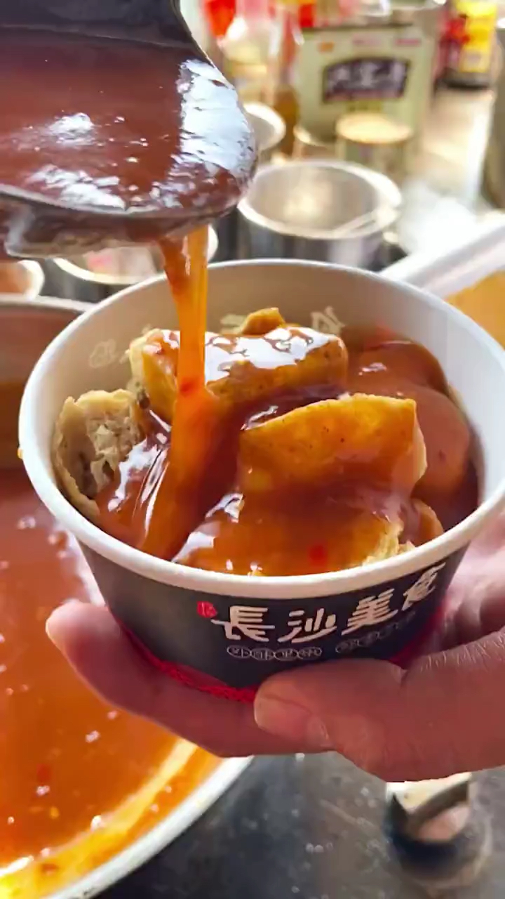 美食看中国#浇汁臭豆腐,制作简单,男女老少都喜欢吃,摆摊首选小吃!