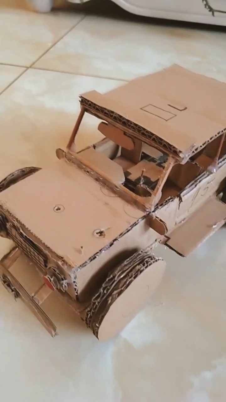 你喜欢的样子我都有#儿子用纸壳做的车太棒了[强]在这个不同寻常的