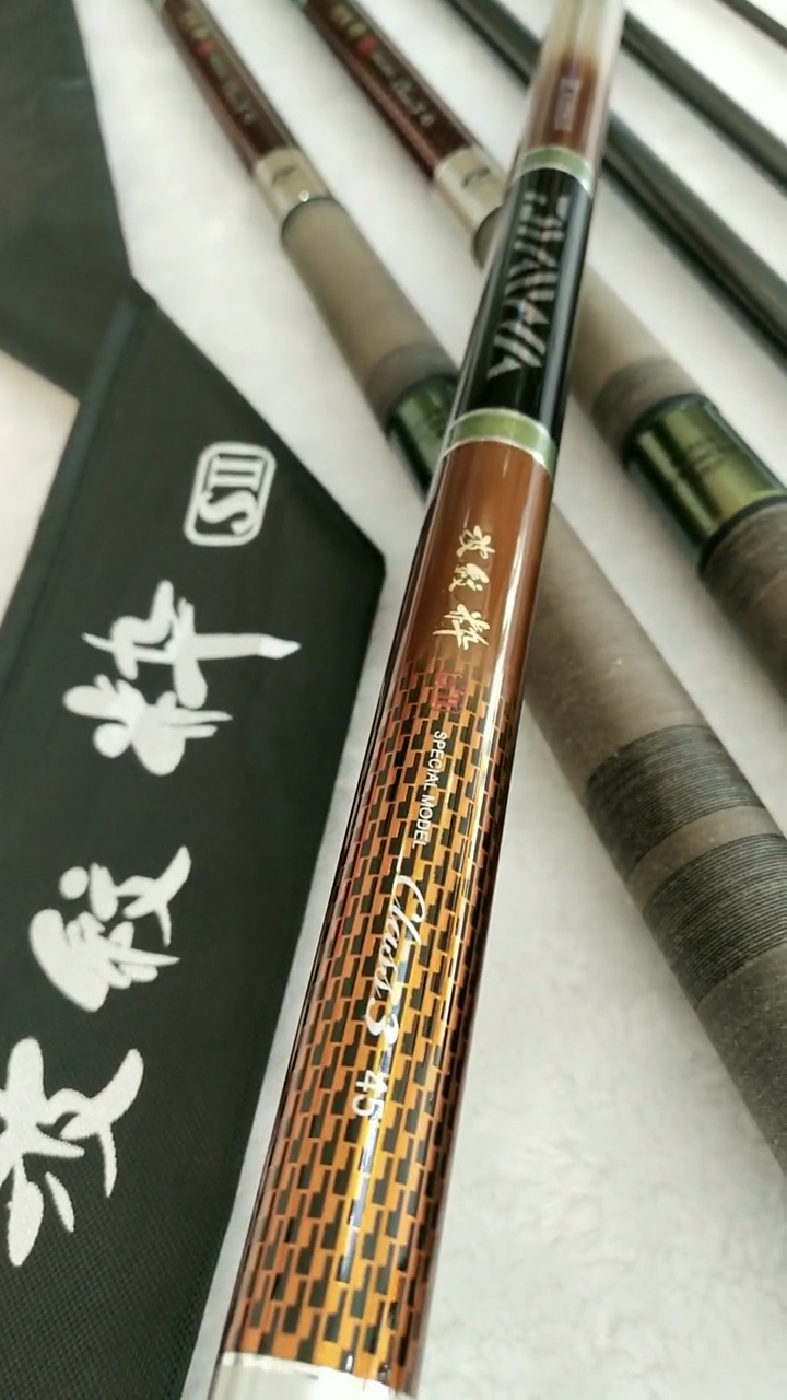 达瓦波纹粹高品质钓竿,46t高碳布裹制而成手感轻重心靠后握感舒适,高