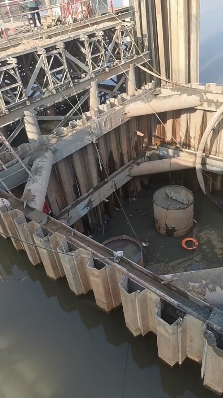 水刀引孔,18米钢板桩