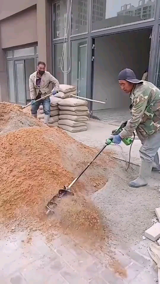 有了神器,手动搅拌混凝土也很快