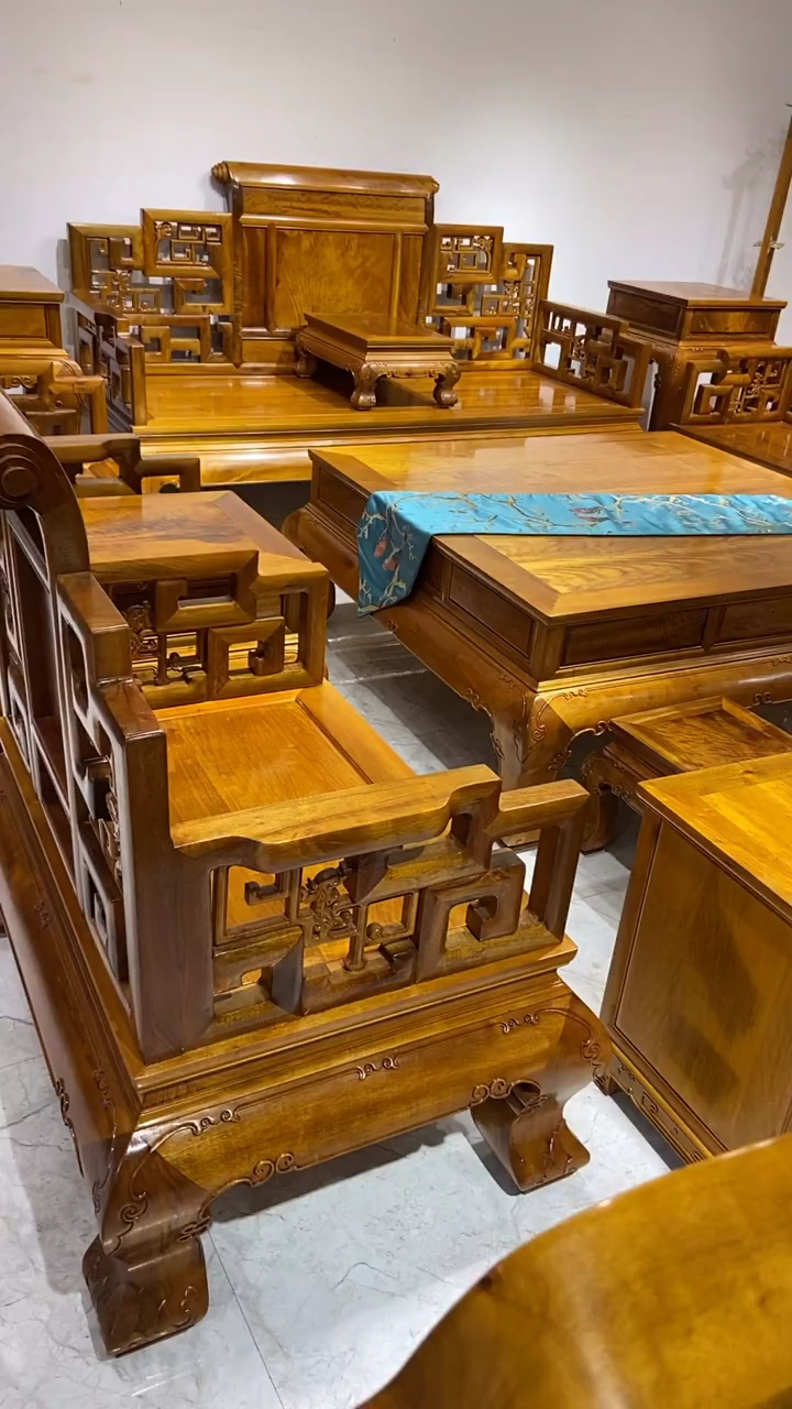 全民最牛手艺人#金丝楠木卷书款明式沙发