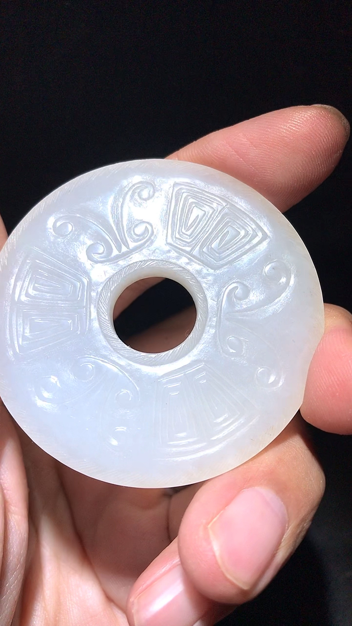 清代古玉#精品清代和田白玉籽料回纹玉璧