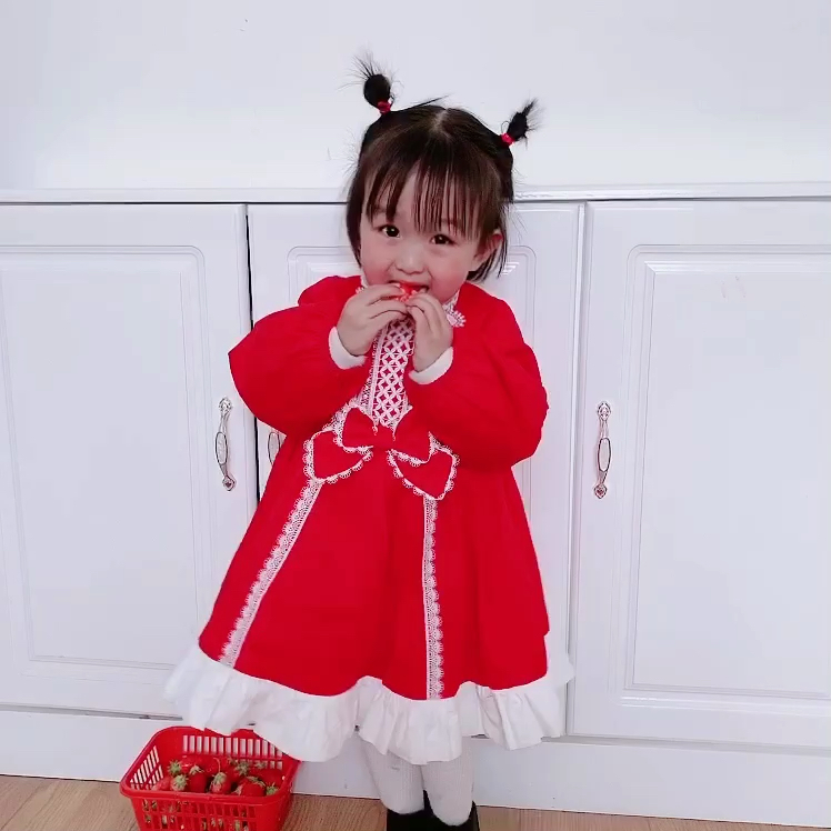 家有萌娃#生了一个小红娃,每天吃一斤草莓,养不起了养不起了,怎么办