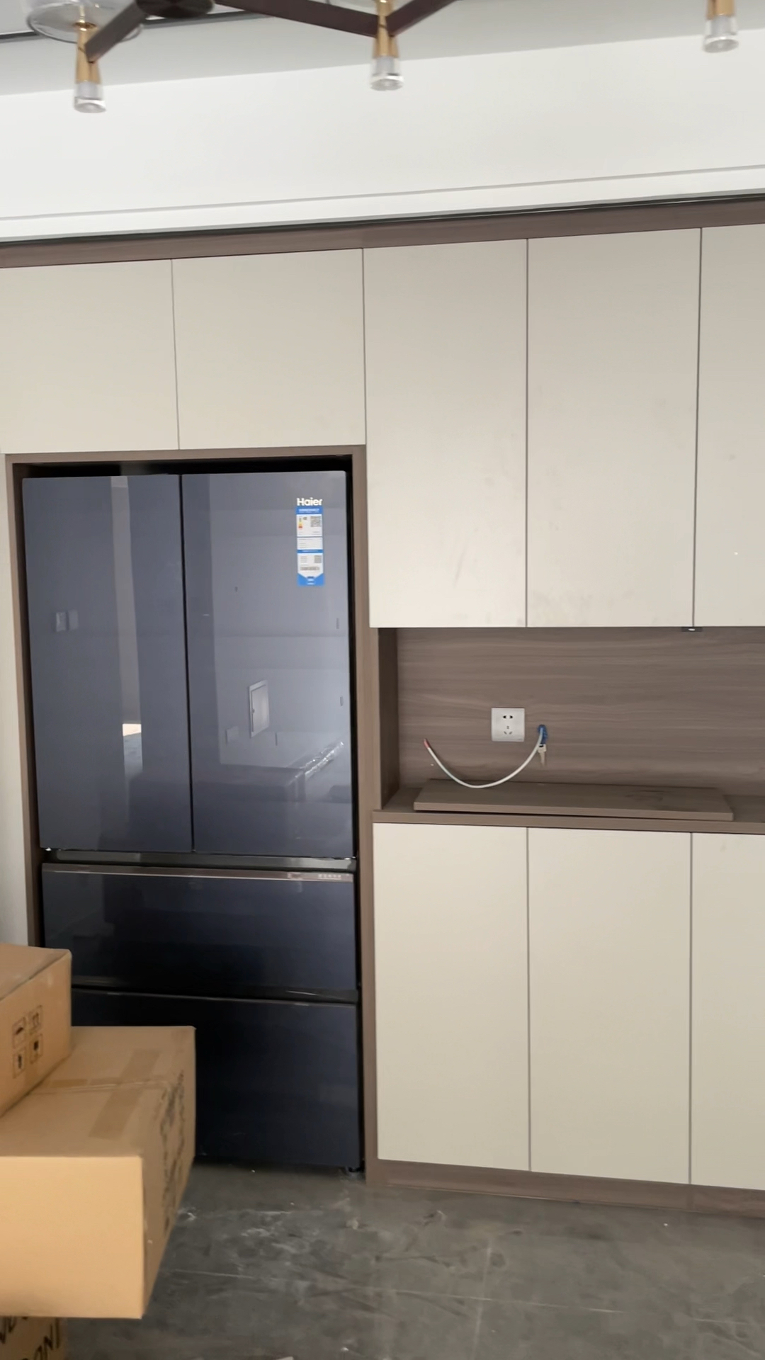 #装修那些事儿#做个餐边柜,把冰箱嵌到餐边柜里,效果真好!-度小视