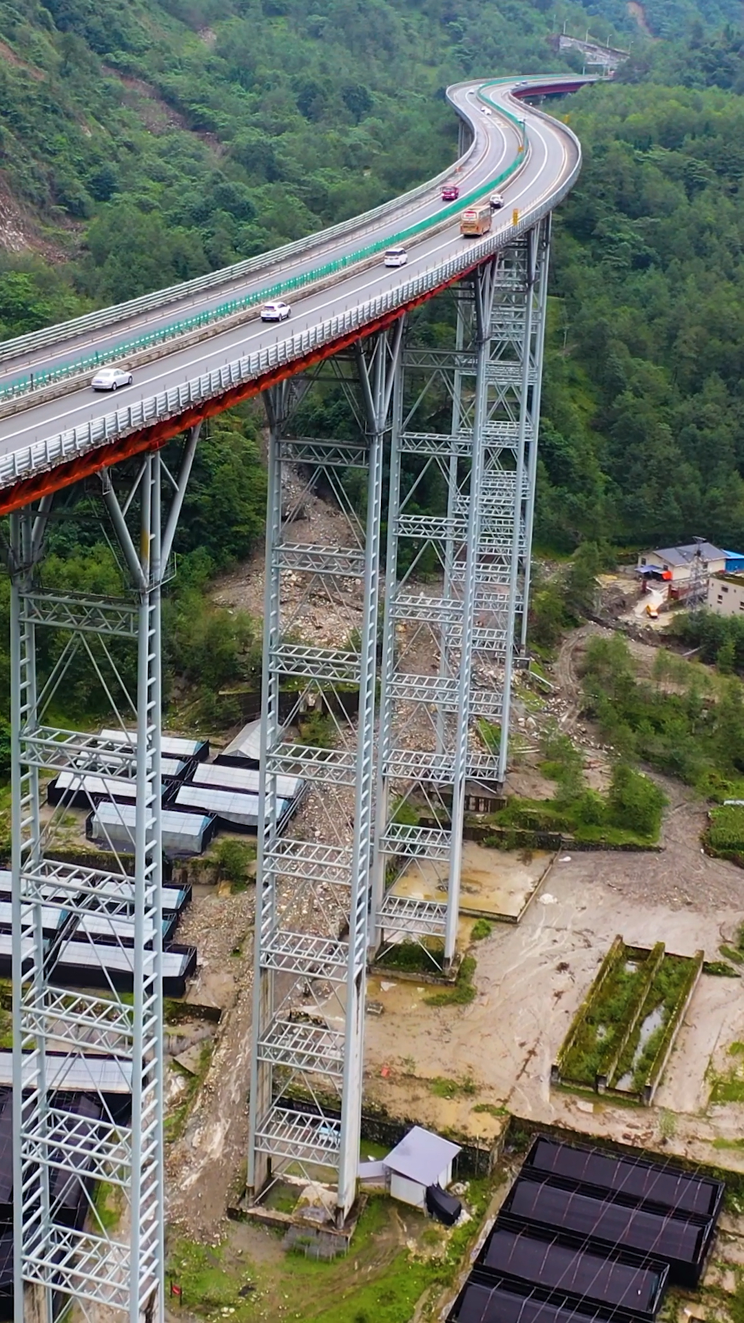 雅西天路的干海子特大桥,纯钢结构,中国的逆天工程.-度小视