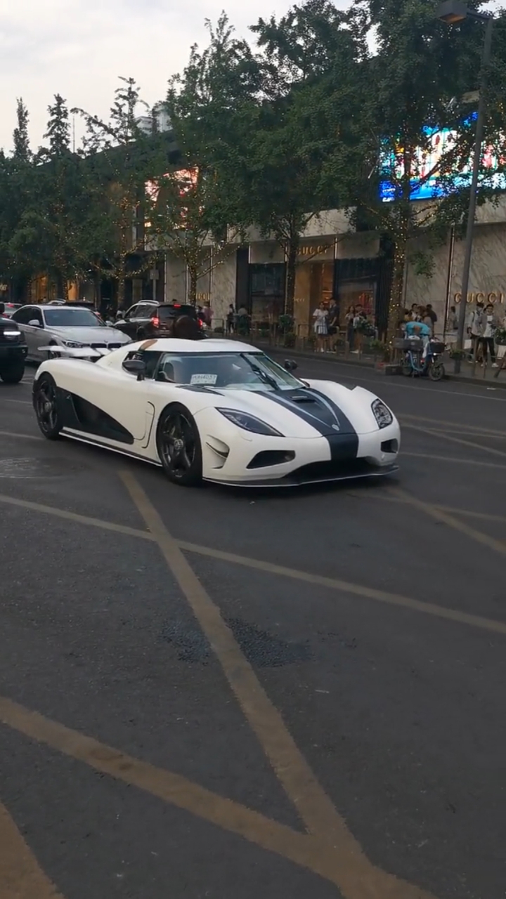 成都唯一一台柯尼塞格幽灵神车价值5000万