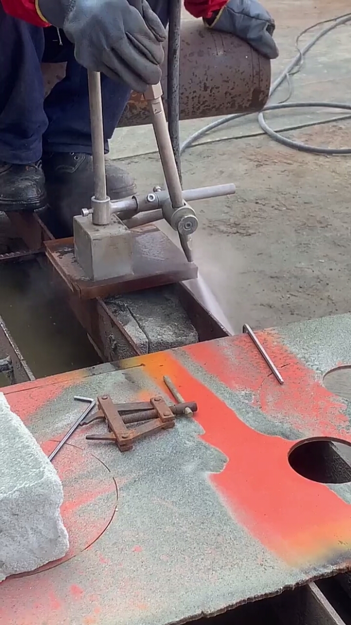 水刀切割钢板,还是第一次见