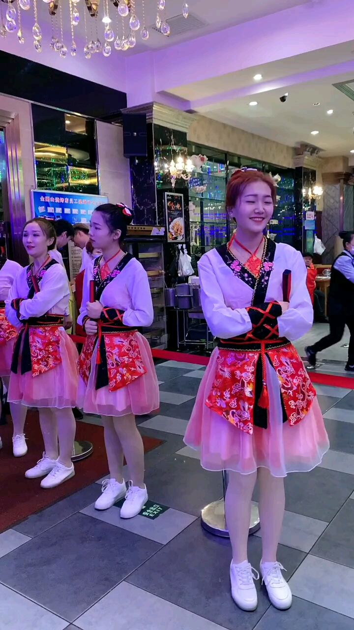 蕊蕊在干嘛呢一脸无奈的表情