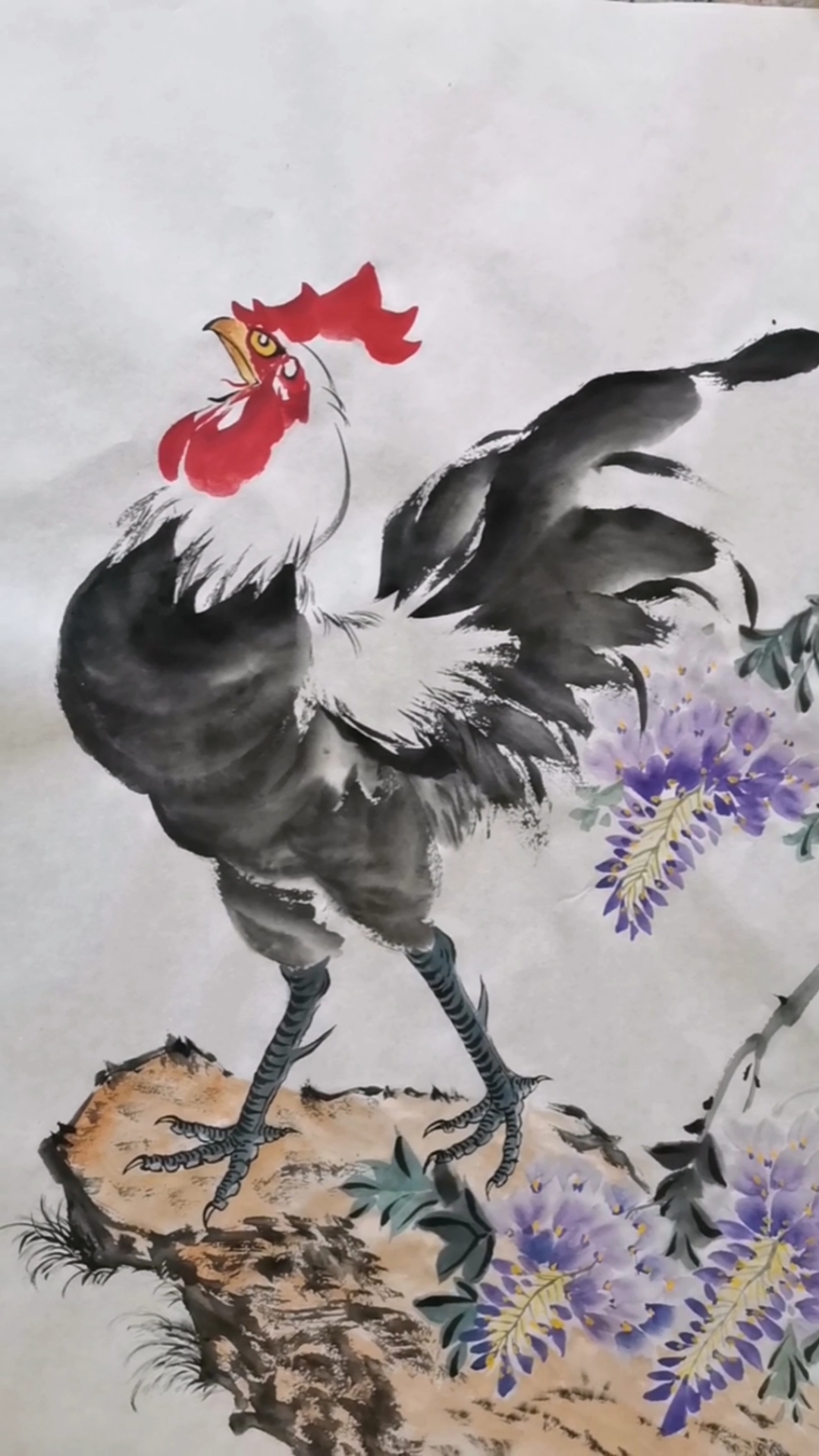 王兴民国画公鸡:国画也叫水墨画,民族瑰宝放光华,一只美丽的水墨公鸡