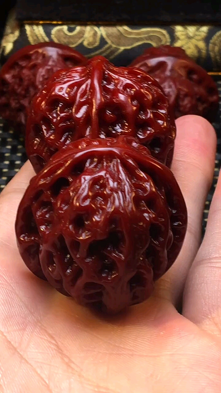 文玩核桃#已经完全包浆挂瓷,懂行的来,不懂行的绕行