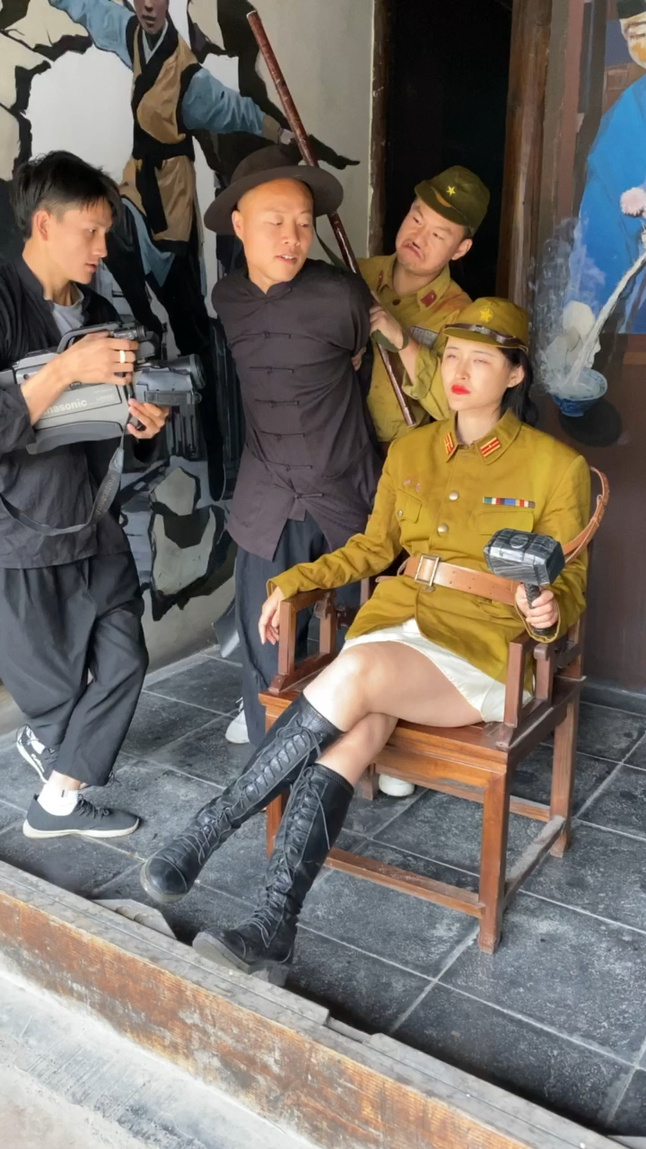 美女拍戏现场请勿模仿