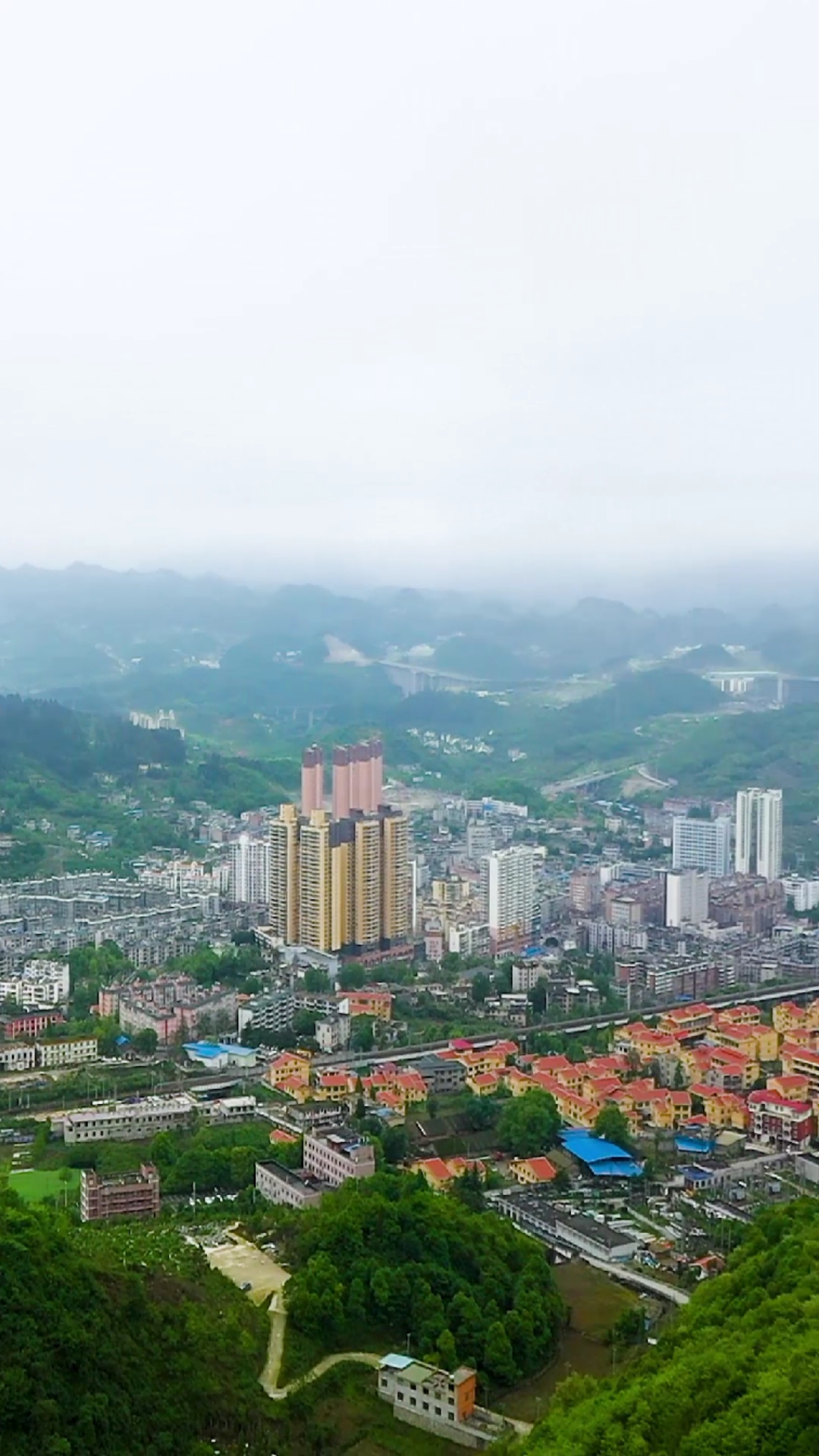 你好,夏天#贵州贵阳息烽县,真正的一条线的城市